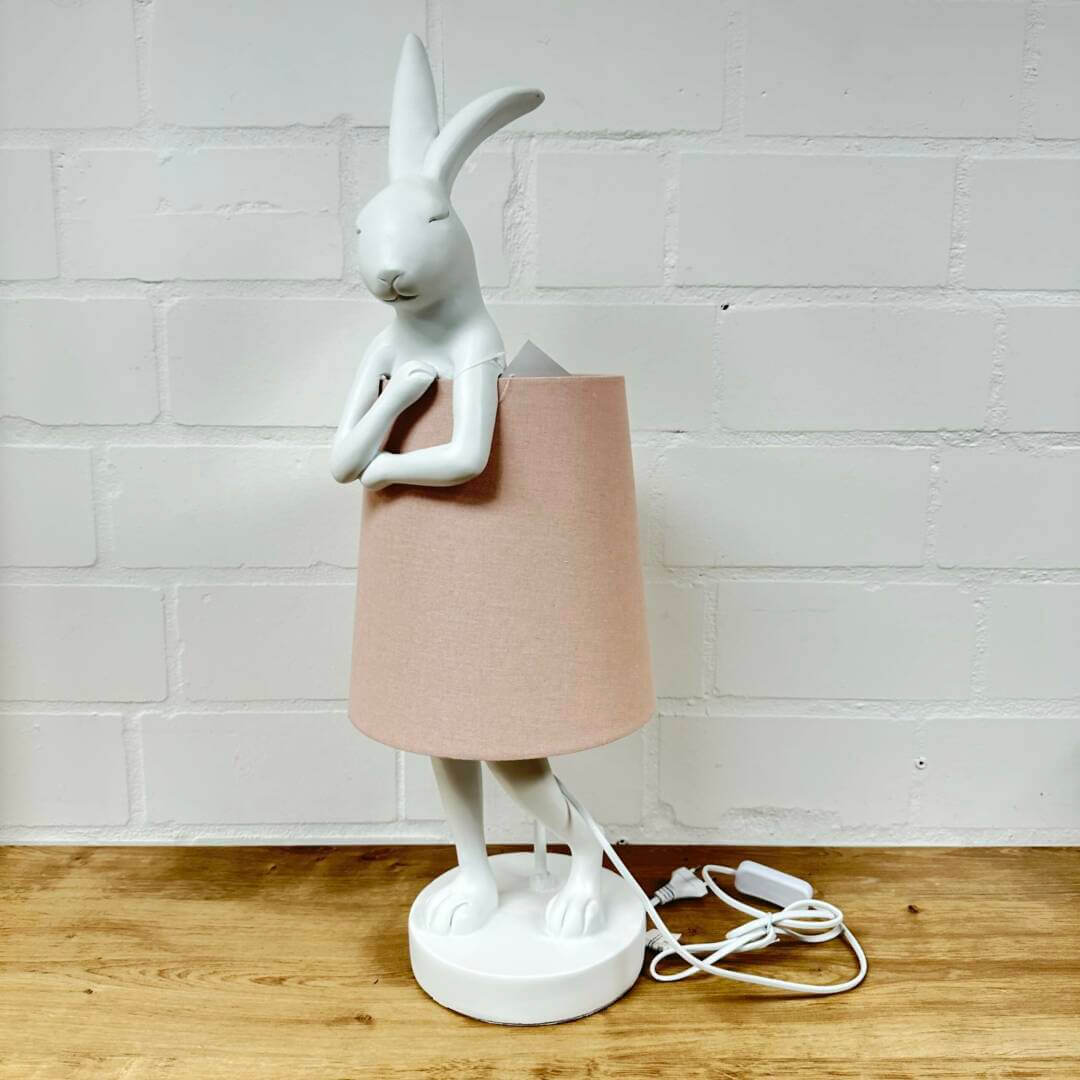 Tischlampe mit Hase – Wilkens Wohnstudio