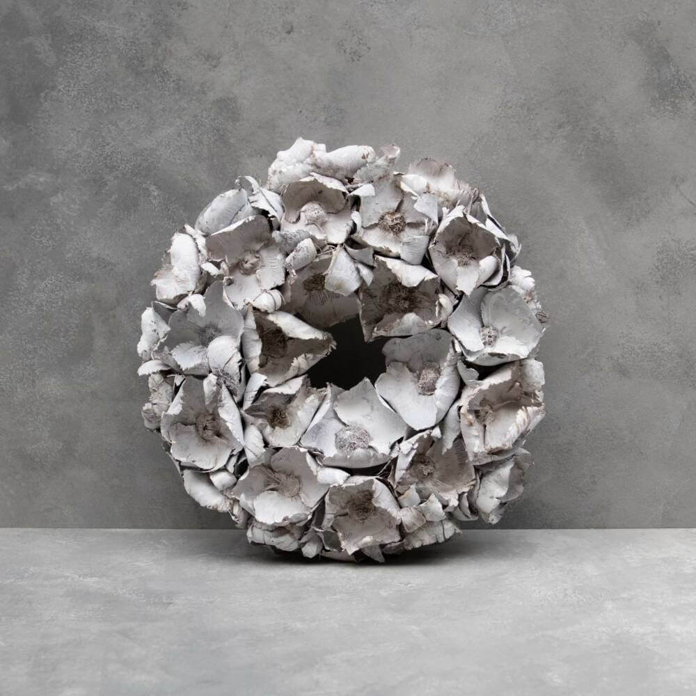 23519-1-kranz-aus-palmbechern-weiß-M-couronne.jpg