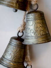 23605-3-ranke-mit-5-glocken-antique-messing-chic-antique.jpg