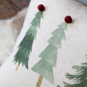 23649-3-kissenbezug-mit-weihnachtsbäumen-chic-antique.jpg