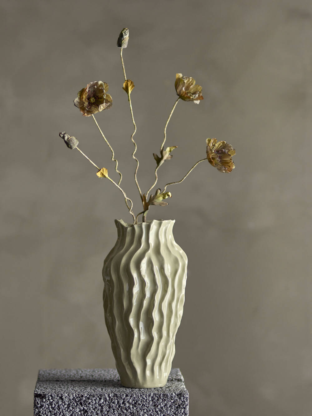 23663-2-vase-valeria-bloomingville.jpg