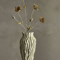 23663-2-vase-valeria-bloomingville.jpg