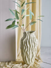 23663-3-vase-valeria-bloomingville.jpg