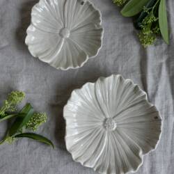 Gartendeko selber machen – 18 tolle DIY Ideen für eure Oase im Grünen 59 23719-1-schale-blomster-beige-storefactory.jpg