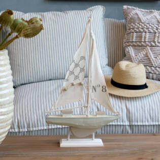 23877-1-seegelboot-auf-Fuß-creme-chic-antique.jpg