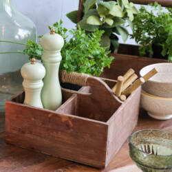 23899-2-Kasten mit Handgriff-chic-antique.jpg