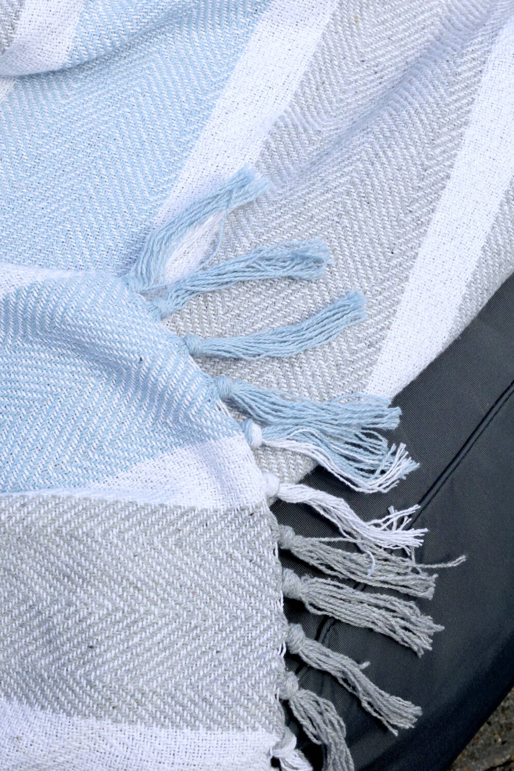 23913-2-aix-plaid-grau-sky-blue-chic-antique.jpg