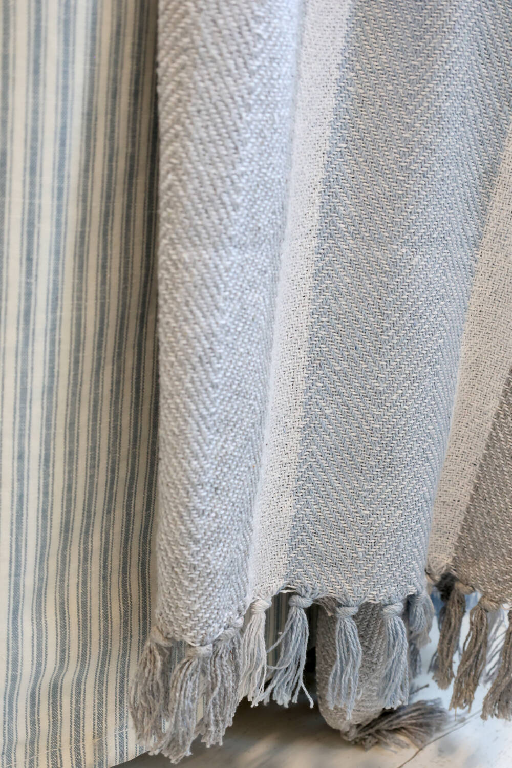 23913-3-aix-plaid-grau-sky-blue-chic-antique.jpg