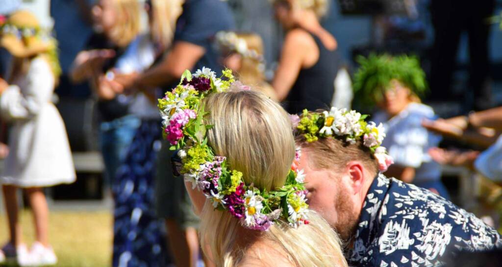 Draußen feiern - 10 tolle Gartenparty Ideen 42 Für Skandi Fans Midsommar feiern im Garten Sonnenwende feiern