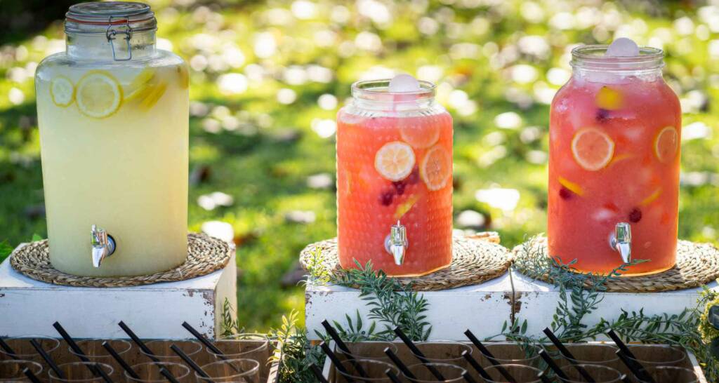 Draußen feiern - 10 tolle Gartenparty Ideen 53 Selbstgemachte Limonaden und selbstgemachter Sirup Mehr Ideen für eure Gartenparty